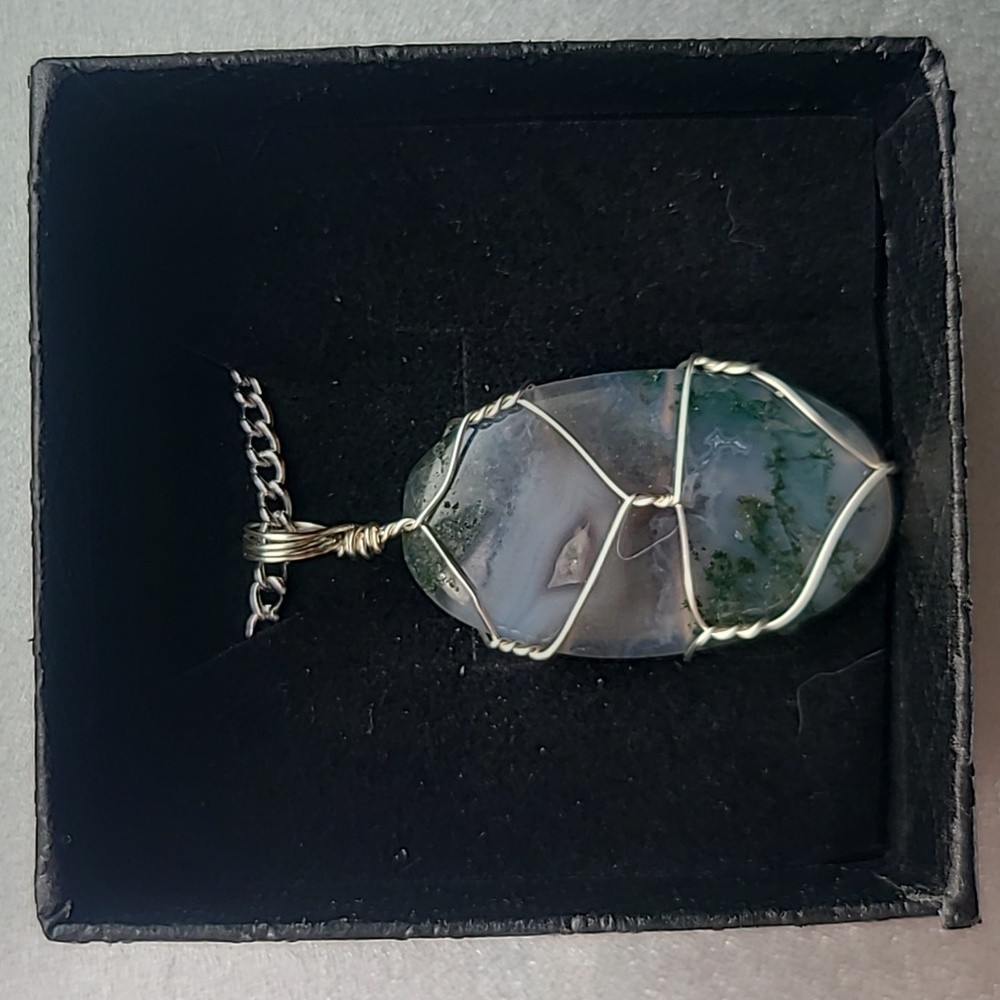 Moss Agate Cabochon Pendant Necklace – Grounding Crystal for Balance & New Be… - Picture 4 of 4